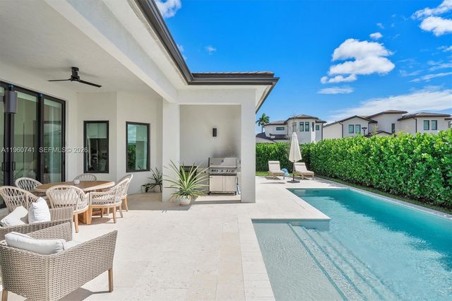 3502 Ashwood Cir N, Hollywood, FL 33312