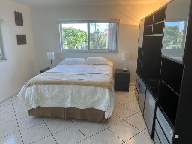 8960 S Hollybrook 301, Pembroke Pines, FL 33025