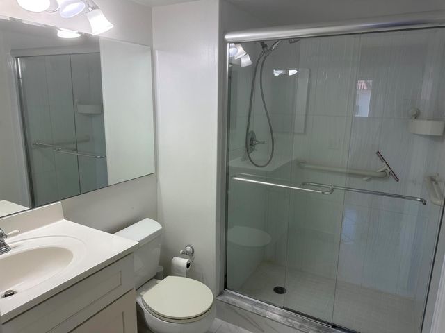 8960 S Hollybrook 301, Pembroke Pines, FL 33025