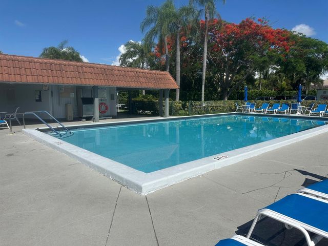 8960 S Hollybrook 301, Pembroke Pines, FL 33025