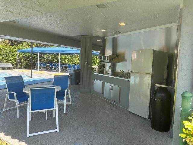 8960 S Hollybrook 301, Pembroke Pines, FL 33025