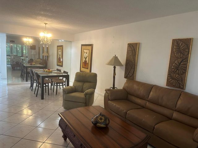 8960 S Hollybrook 301, Pembroke Pines, FL 33025