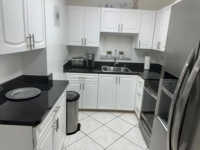 8960 S Hollybrook 301, Pembroke Pines, FL 33025