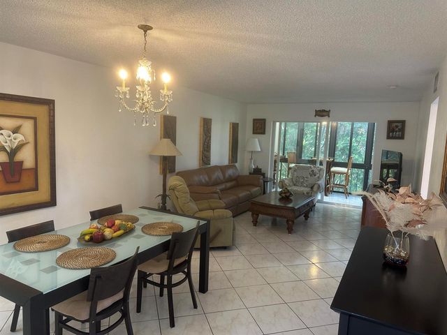 8960 S Hollybrook 301, Pembroke Pines, FL 33025
