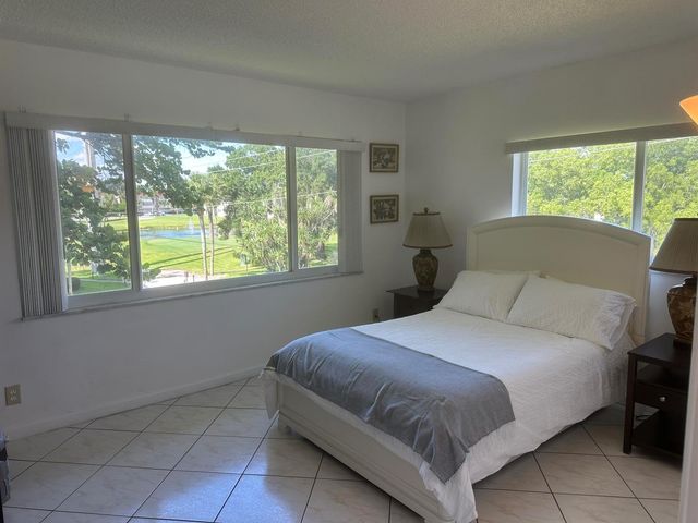 8960 S Hollybrook 301, Pembroke Pines, FL 33025
