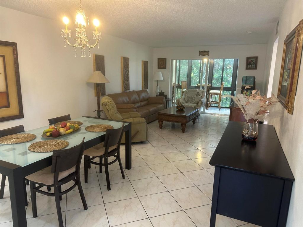 8960 S Hollybrook 301, Pembroke Pines, FL 33025