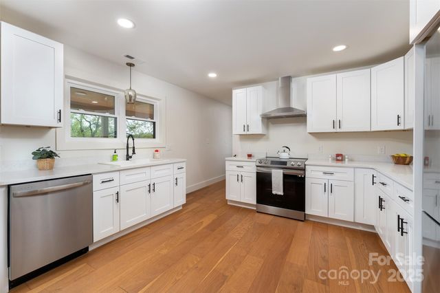 75 Panorama Drive, Asheville, NC 28806