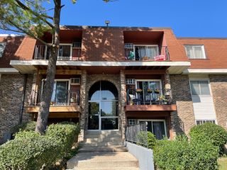 580 Hill Drive 301, Hoffman Estates, IL 60169