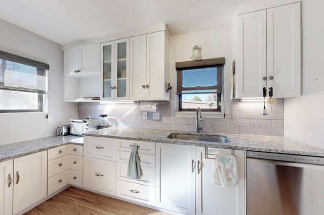 1424 Fruit Avenue NW, Albuquerque, NM 87104