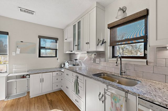 1424 Fruit Avenue NW, Albuquerque, NM 87104