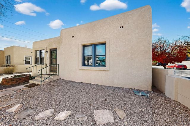 1424 Fruit Avenue NW, Albuquerque, NM 87104