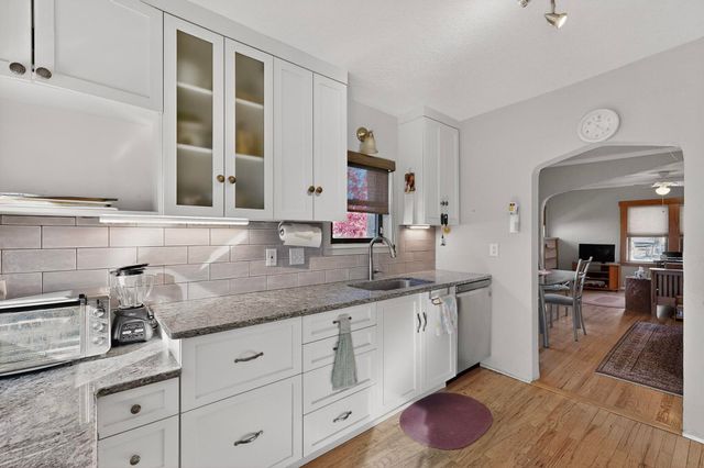 1424 Fruit Avenue NW, Albuquerque, NM 87104