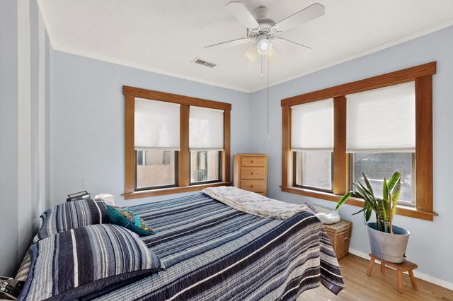 1424 Fruit Avenue NW, Albuquerque, NM 87104