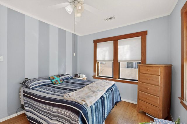 1424 Fruit Avenue NW, Albuquerque, NM 87104