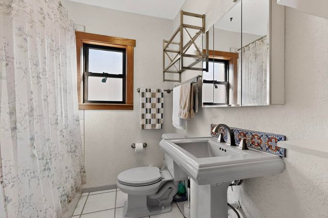 1424 Fruit Avenue NW, Albuquerque, NM 87104