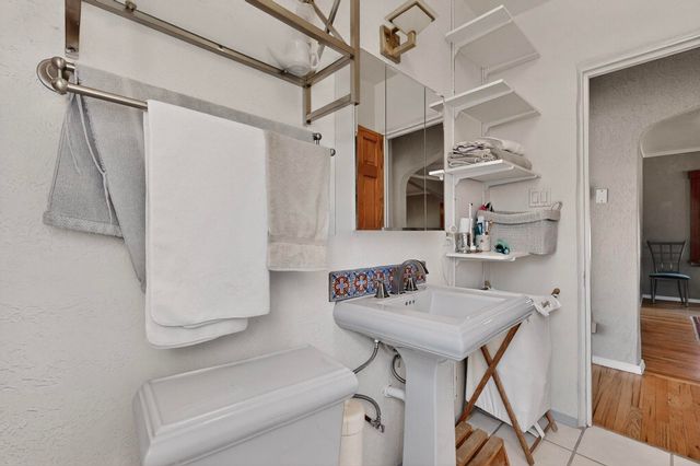 1424 Fruit Avenue NW, Albuquerque, NM 87104