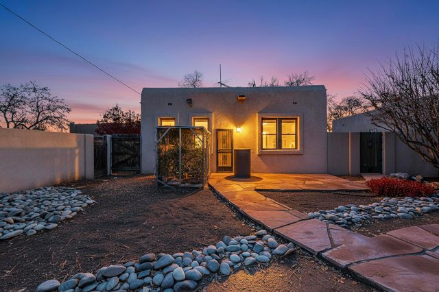 1424 Fruit Avenue NW, Albuquerque, NM 87104