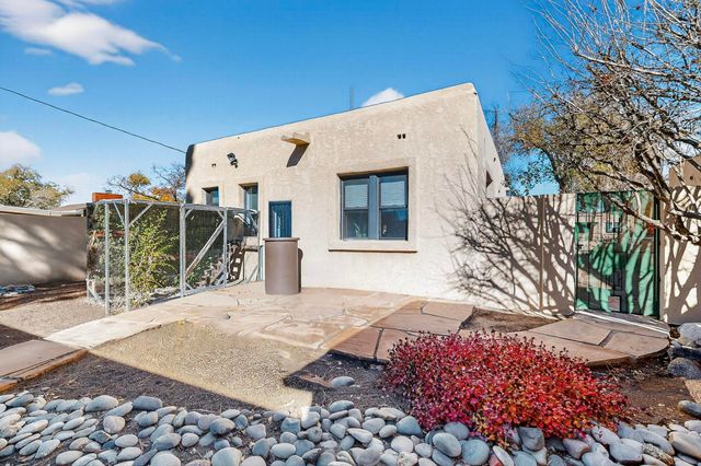 1424 Fruit Avenue NW, Albuquerque, NM 87104