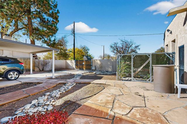 1424 Fruit Avenue NW, Albuquerque, NM 87104