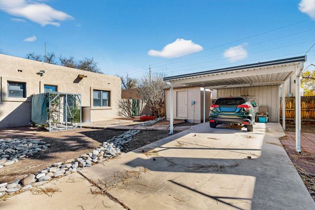 1424 Fruit Avenue NW, Albuquerque, NM 87104