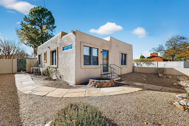 1424 Fruit Avenue NW, Albuquerque, NM 87104