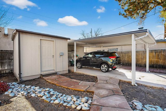 1424 Fruit Avenue NW, Albuquerque, NM 87104