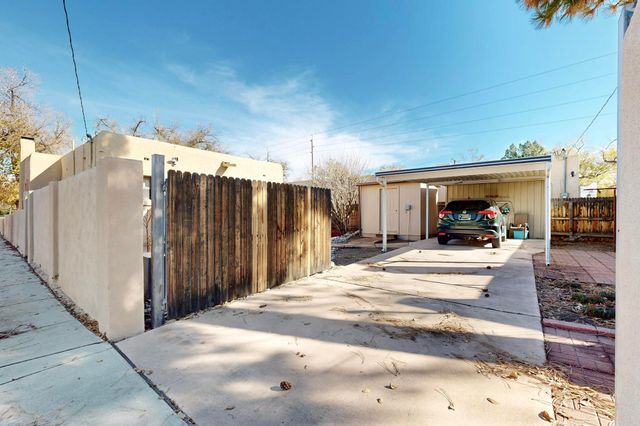 1424 Fruit Avenue NW, Albuquerque, NM 87104
