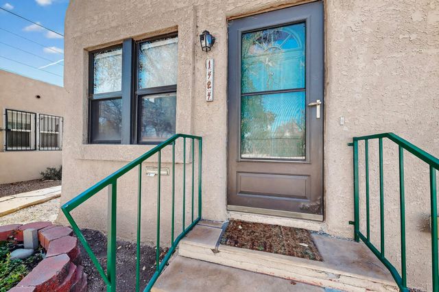 1424 Fruit Avenue NW, Albuquerque, NM 87104