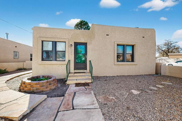 1424 Fruit Avenue NW, Albuquerque, NM 87104