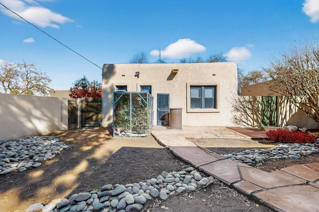 1424 Fruit Avenue NW, Albuquerque, NM 87104