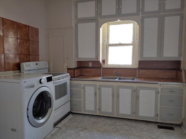 408 W 5th, Newton, KS 67114