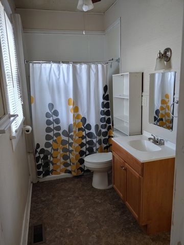 408 W 5th, Newton, KS 67114