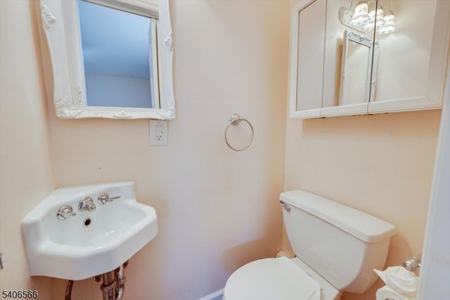 31 Marie Rd, Woodbridge Twp., NJ 08863