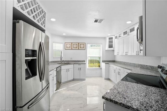 3141 Carriage CIR, Naples, FL 34105