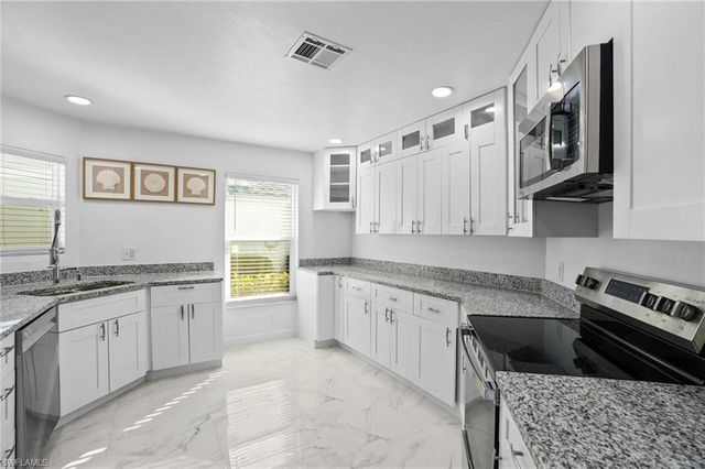 3141 Carriage CIR, Naples, FL 34105