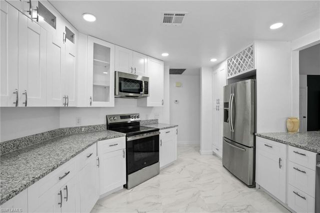 3141 Carriage CIR, Naples, FL 34105