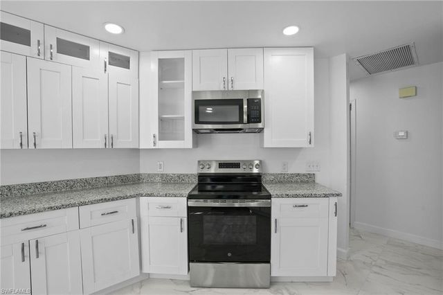 3141 Carriage CIR, Naples, FL 34105