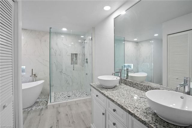 3141 Carriage CIR, Naples, FL 34105