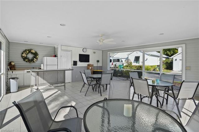 3141 Carriage CIR, Naples, FL 34105