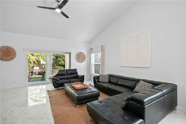 3141 Carriage CIR, Naples, FL 34105