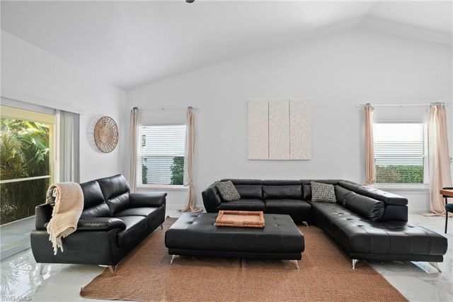 3141 Carriage CIR, Naples, FL 34105