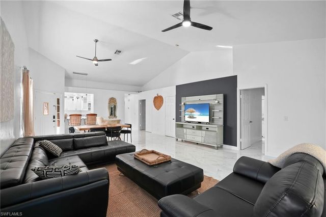 3141 Carriage CIR, Naples, FL 34105