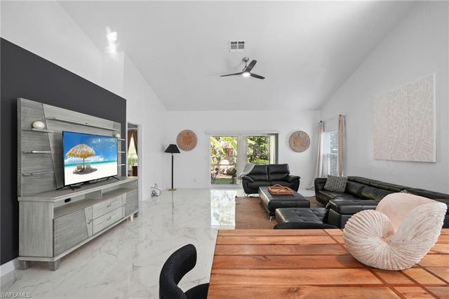 3141 Carriage CIR, Naples, FL 34105