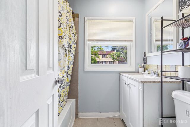 2 Budhollow Lane, Willingboro, NJ 08046