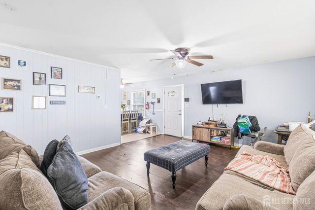 2 Budhollow Lane, Willingboro, NJ 08046