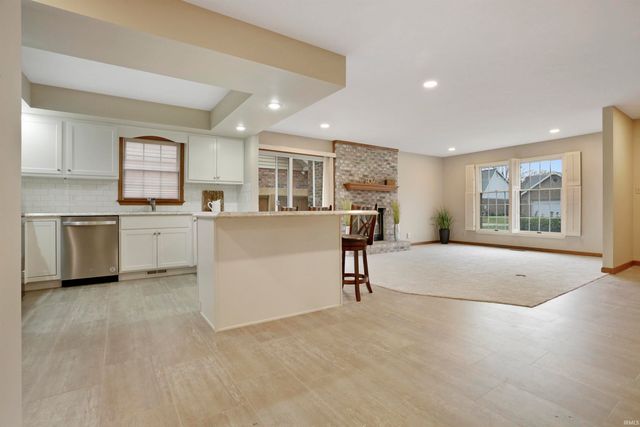 214 Lorrie Lynn Court, Evansville, IN 47715