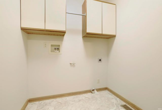 214 Lorrie Lynn Court, Evansville, IN 47715