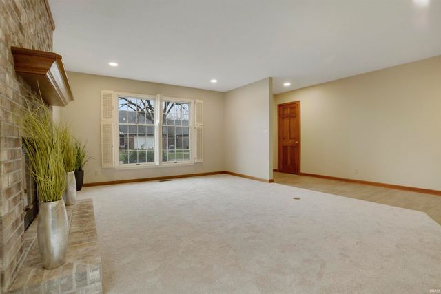 214 Lorrie Lynn Court, Evansville, IN 47715