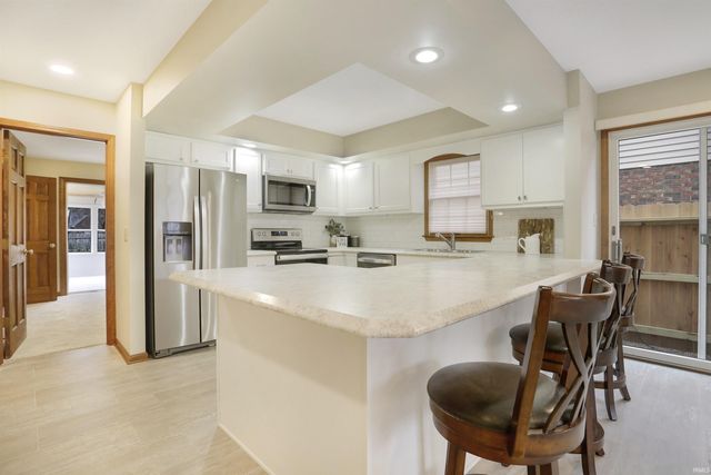 214 Lorrie Lynn Court, Evansville, IN 47715