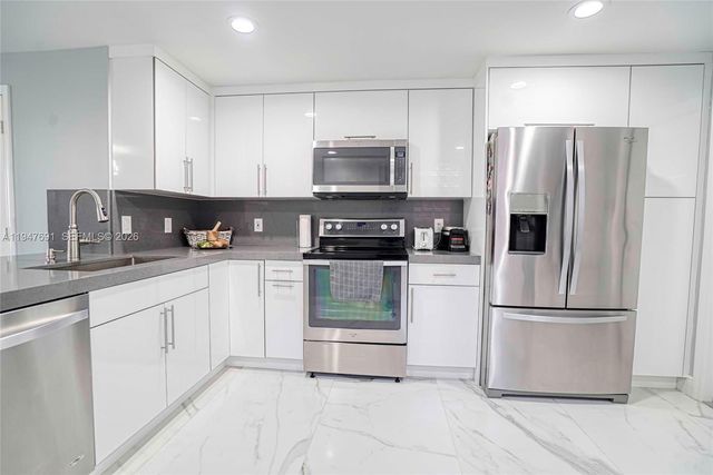 1261 Presidio Dr 5-42, Weston, FL 33327